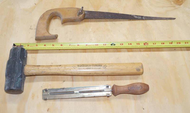 lot 2446 image: 3 Tool Lot - Saw - Sledge Hammer - Gauge