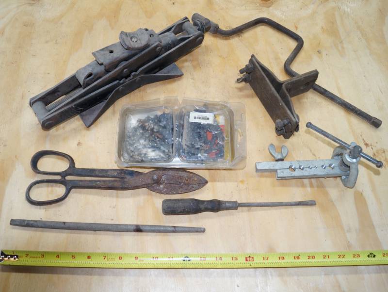 lot 2464 image: Misc Lot - Items on Table - Car Jack - Screw Driver - Scissors and Misc