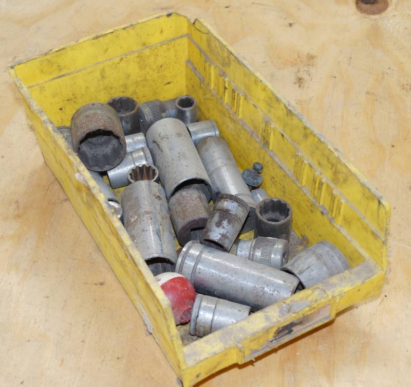 lot 2468 image: Bucket of Sockets