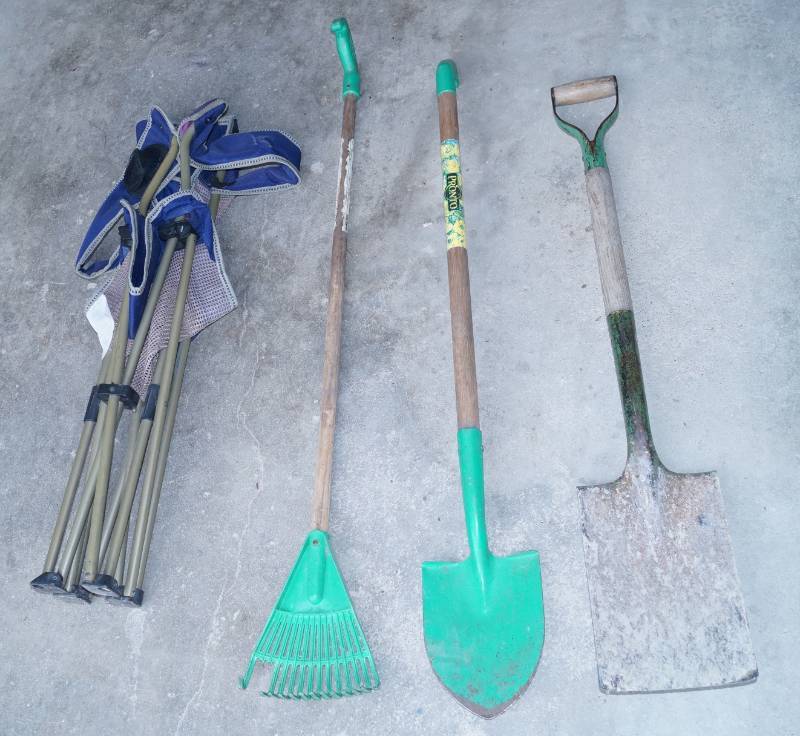 lot 2486 image: Garden Tools and Folding Chair - Shovels - Rake - Chair