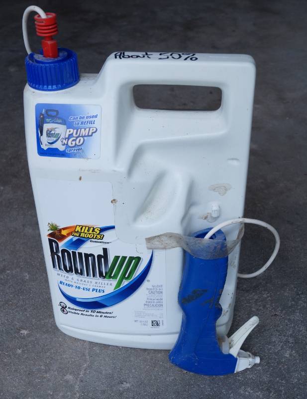 lot 2492 image: Roundup Weed & Grass Killer - About 12 Full