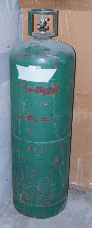 lot 2499 image: HUGE Skelly Oil Co. GAS Bottle