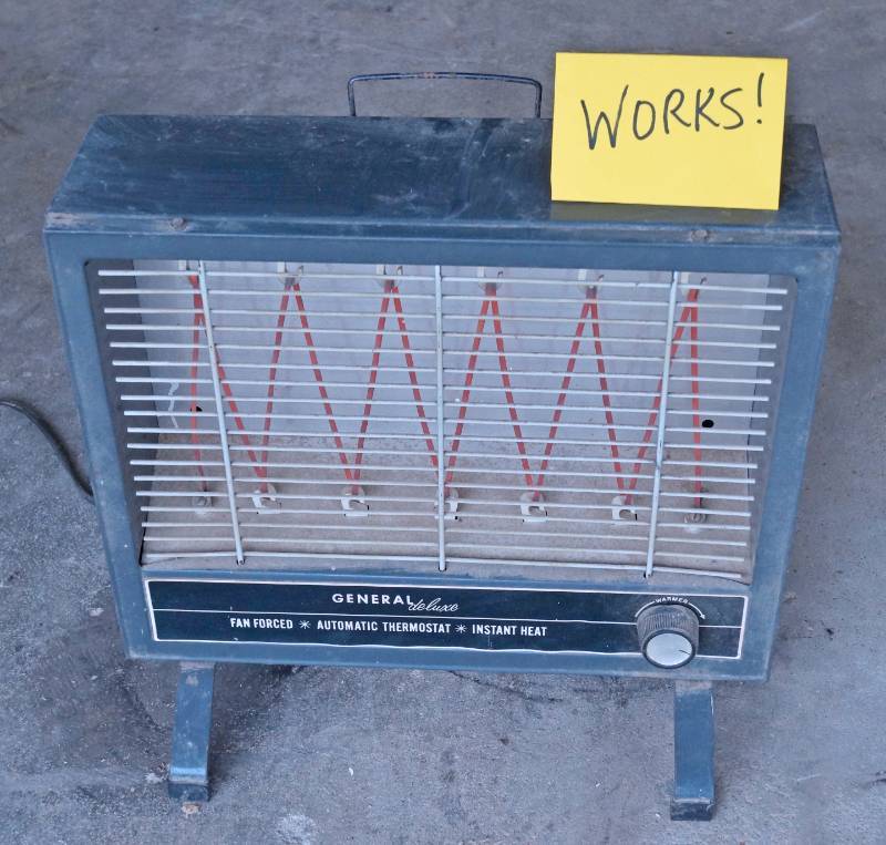 lot 2501 image: Electric Floor Heater - Works