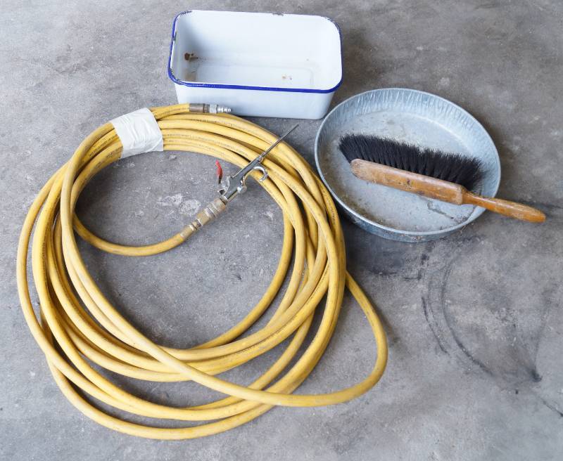 lot 2512 image: Heavy Air Hose with Spray Nozzle - Hand Broom and 2 Pans