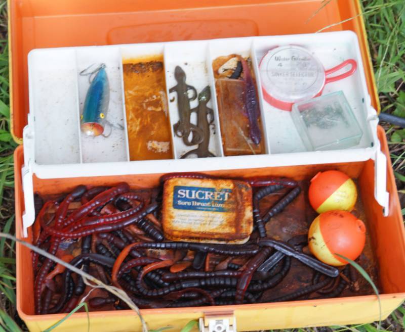 lot 2517 image: Fishing Tackle Box with Tackle