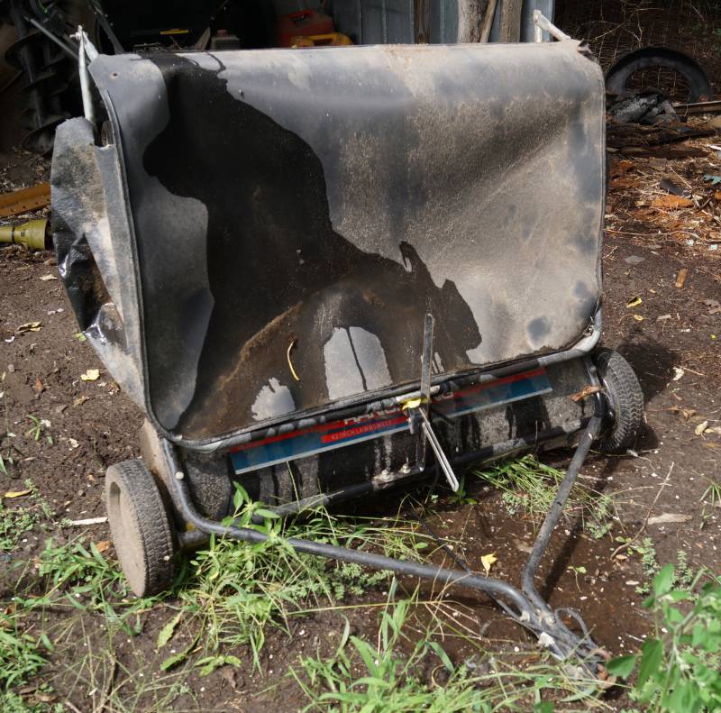 lot 2521 image: Ranch King 42 Inch Lawnsweep