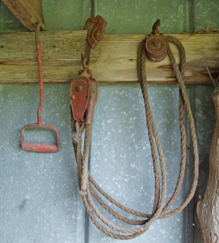 lot 2528 image: Misc Lot - Hay Hook and Pulley with Rope