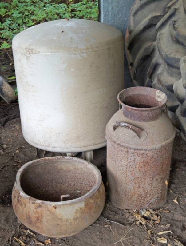 lot 2532 image: Antique Milk Can - Tank - Bowl
