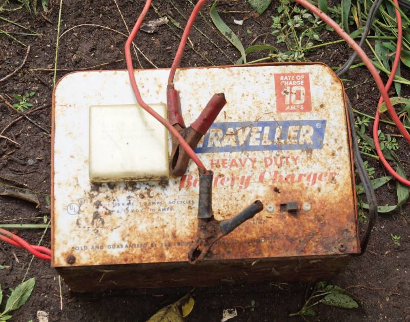 lot 2543 image: Traveller Heavy Duty Battery Charger