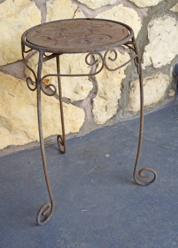 lot 2552 image: Metal Ornate Plant Stand  Table