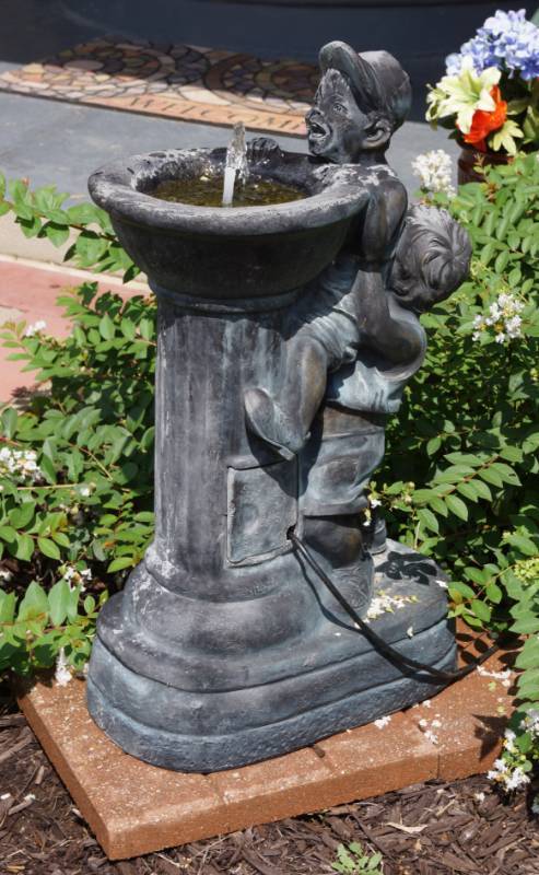 lot 2553 image: Nice Outdoor Water Fountain - WORKS