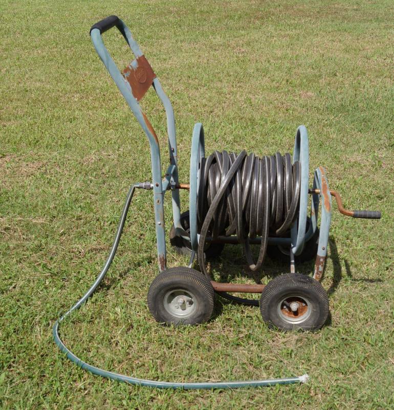 lot 2555 image: Heavy Duty Hose Reel with Hose
