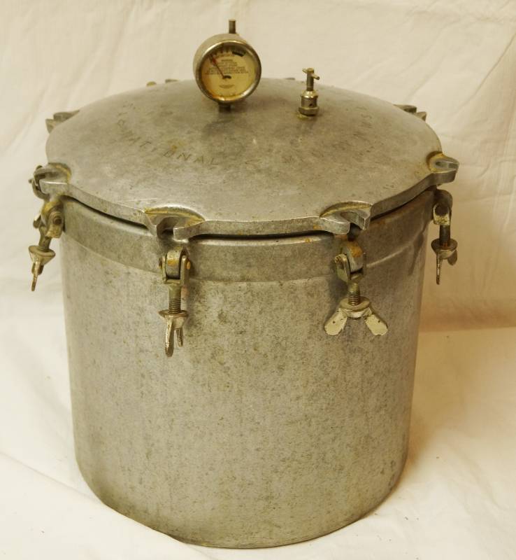 lot 2564 image: VINTAGE NATIONAL PRESSURE COOKER CANNER - EAU CLAIRE, WISC. wGAUGE - This one is BIG
