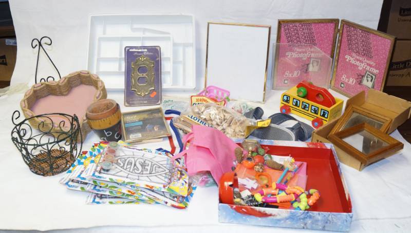 lot 2567 image: Crafty and Home Decor Lot - Wire basket, Wall Mirrors, Kids Items and More - See pics