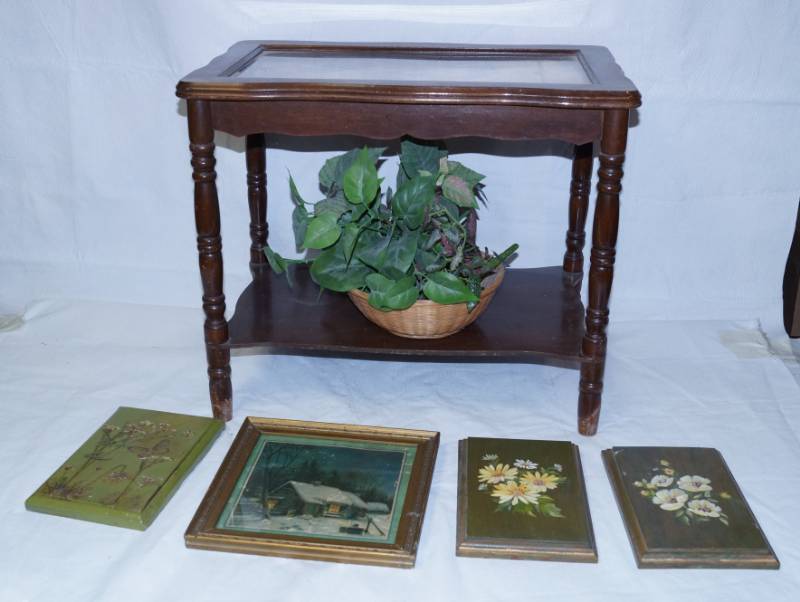 lot 2566 image: Vintage Side - Table w glass frame on top and misc. Wall Hangings - Neat Table