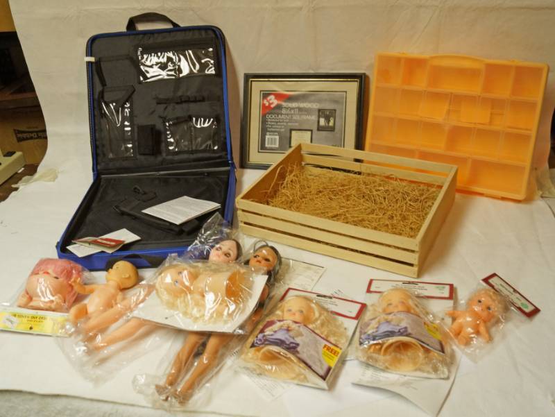 lot 2571 image: Scrap-booking Organizers and Doll-Making Supplies - Crafts - Cool
