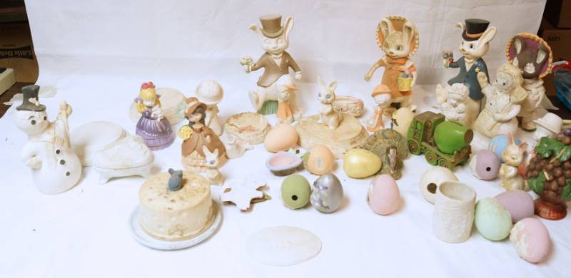 lot 2574 image: Big Lot of Easter Ceramics - Bunnies, Eggs and More See pics - fun to paint yourself
