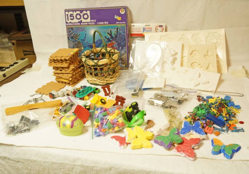 lot 2577 image: Lot  of Crafty Stuff - Plaster Molds, Ceramic Paintable Butterflies, Puzzle and more