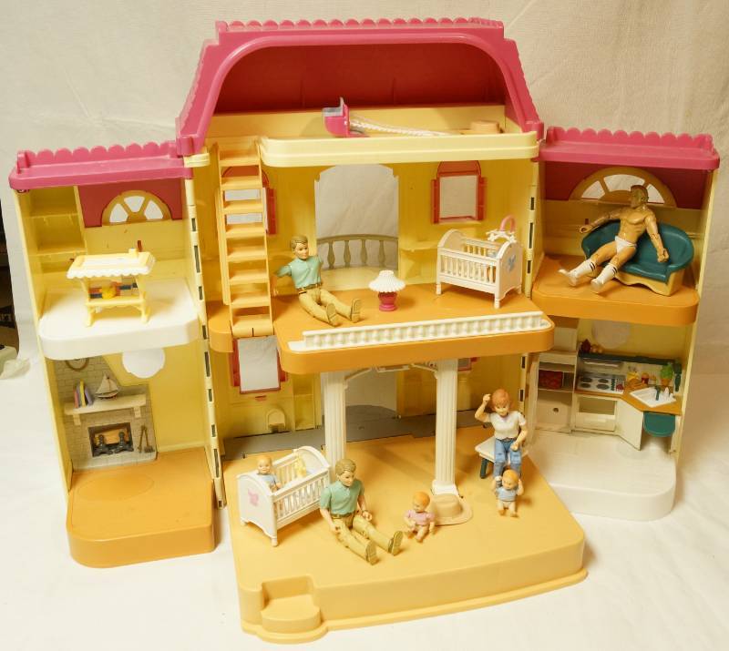 lot 2582 image: Fisher Price Doll House w Dolls and Furniture Shown - Nice and Clean