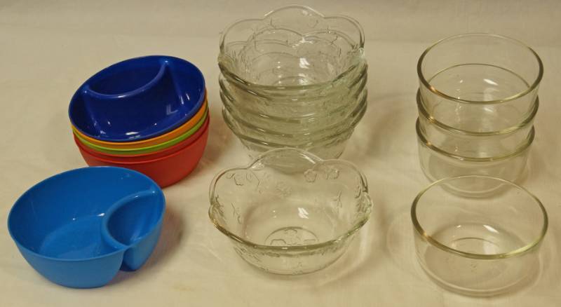 lot 2593 image: Lot of Various Bowls - 4 PYREX Glass, 6 Fluted, Nice Floral Glass, 6 Plastic Kids separated colorful bowls - COOL