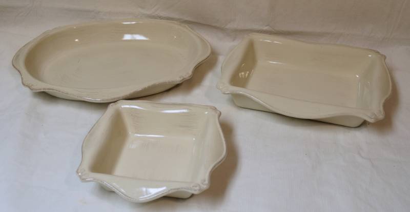 lot 2595 image: Lot of 3 Nice Stoneware ServingCooking Platters - No chips, no cracks - Microwave, Freezer, Oven & Dishwasher Safe NICE