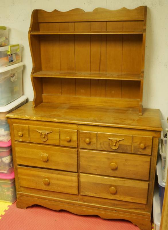 lot 2602 image: Vintage Dresser w shelves  hutch - w wooden steer emblem on the drawers
