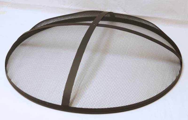 lot 2612 image: Fire Pit Screen - NEW IN BOX (Only opened for pics) 27.5 across - NICE