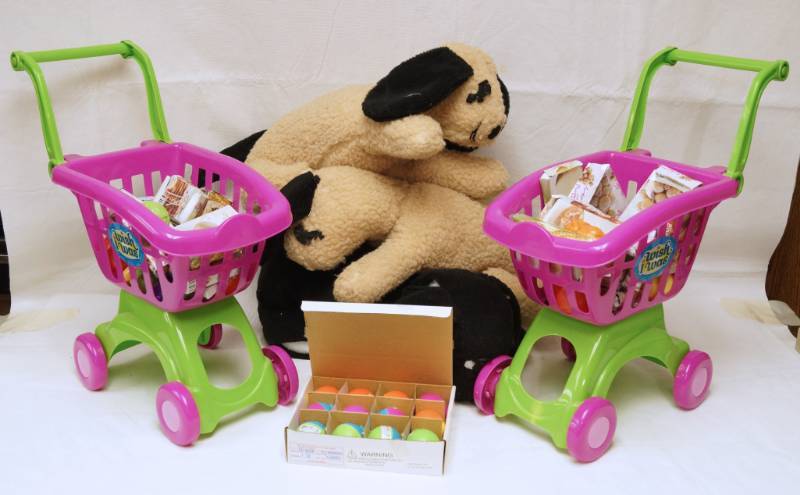lot 2614 image: Lot of Childrens Toys - Shopping Cart, animals and more
