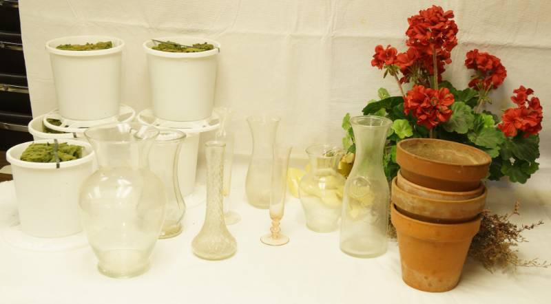 lot 2620 image: Lot of Floral Items - Planters, Terra Cotta Pots, Pink Glass Vase, Glass Vases - and more See pics