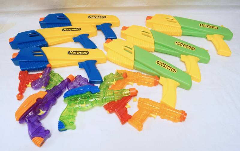 lot 2624 image: WATER BLASTER  GUN FIGHTING KIT - Super Soaking Fun Approx 15 total