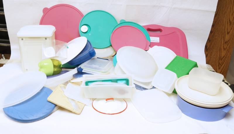 lot 2626 image: Lot of Vintage Tupperware Lids and a Few Bowls - See pics - The one youre missing is probably here plus small laundry basket