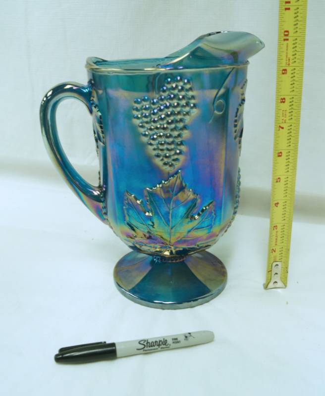 lot 2642 image: Vintage Harvest Grape Carnival Glass Pitcher - Very nice No chips or cracks