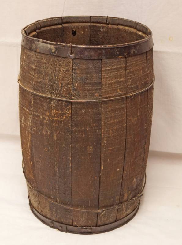 lot 2659 image: Vintage Wooden Barrel -  19 tall and almost 12 across - NEAT