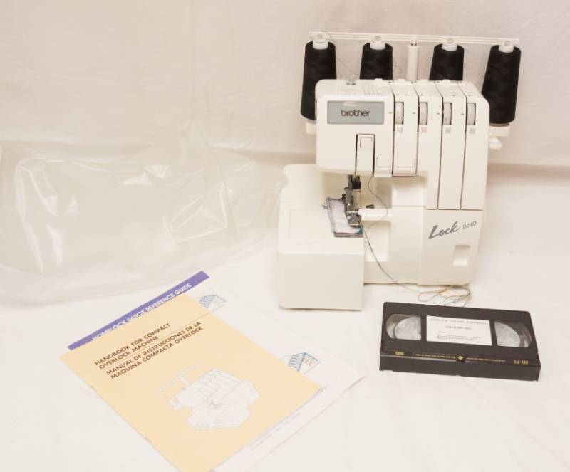 lot 2662 image: Brother 929D Overlock Serger Sewing Machine w thread, manual and vhs instructions