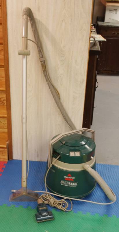 lot 2665 image: Bissell Big Green - Multi Purpose Cleaner - WORKS