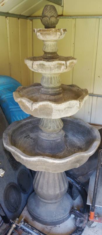 lot 2676 image: Water Fountain 4-Tier - unknown working condition - VERY TALL