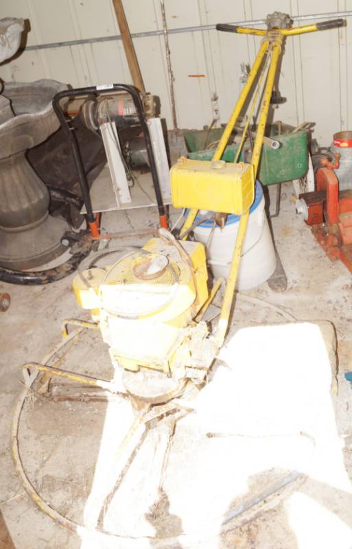lot 2680 image: Cement Smoothing Power Trowel - M#B38A-4 - Worked when stored