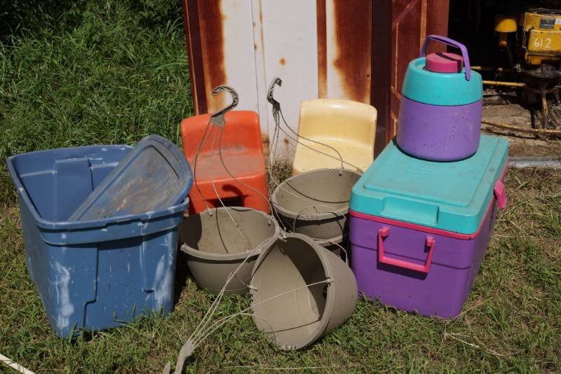 lot 2681 image: Lot of 2 Little Tykes Chairs, 2 Coolers, storage tub and more See pics