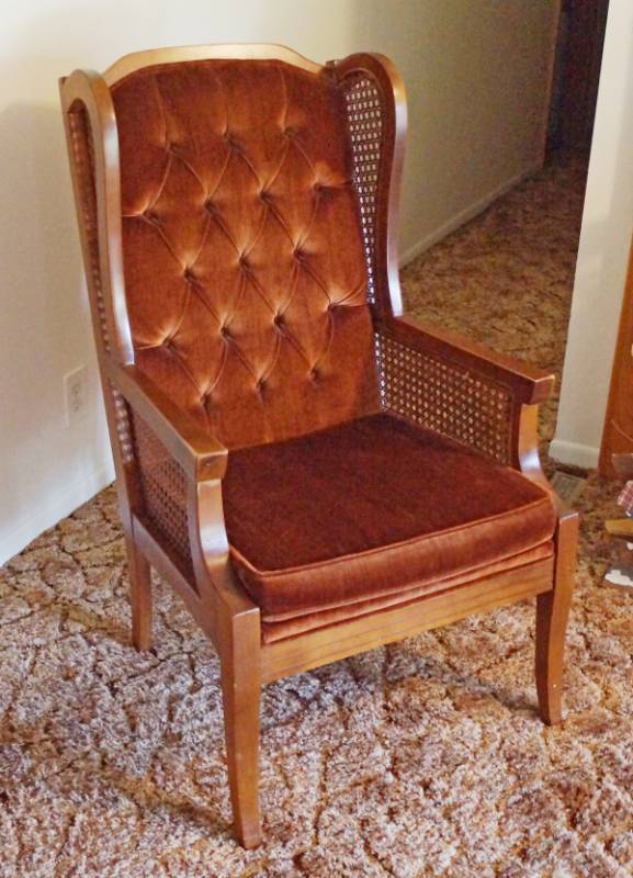 lot 2688 image: Wing Back Sitting Chair - Nice Wicker and Nice Upholstery - Must See