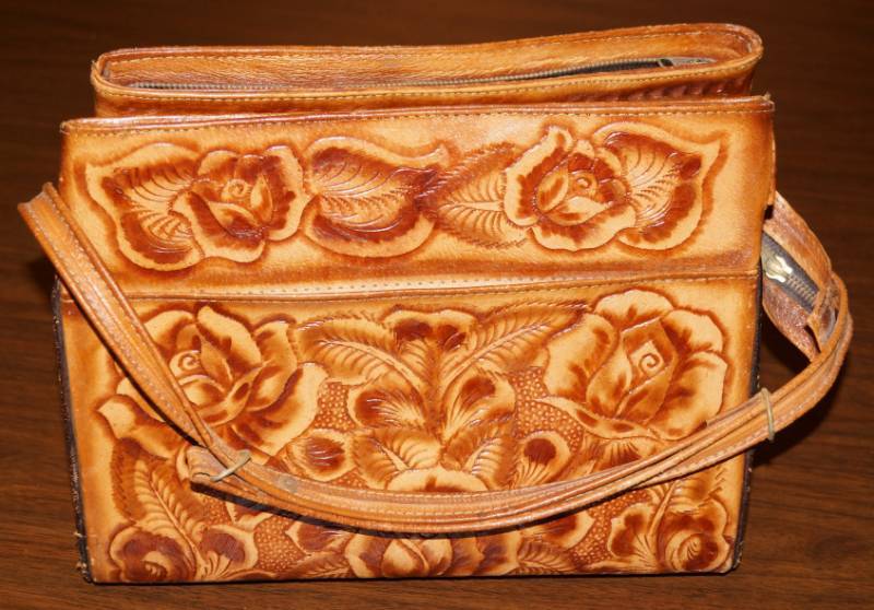 lot 2696 image: Beautiful Stamped Leather Western Style Purse from Mexico - Nice Clean lining inside - see pics