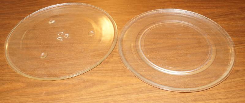 lot 2699 image: Lot of 2 Glass Microwave Turntable inserts - These could be the ones you need