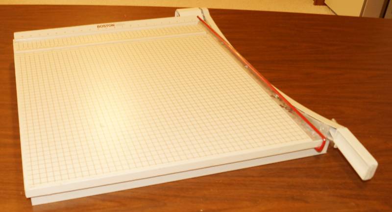 lot 2702 image: Paper Cutter BOSTON 2624 - chop - chop