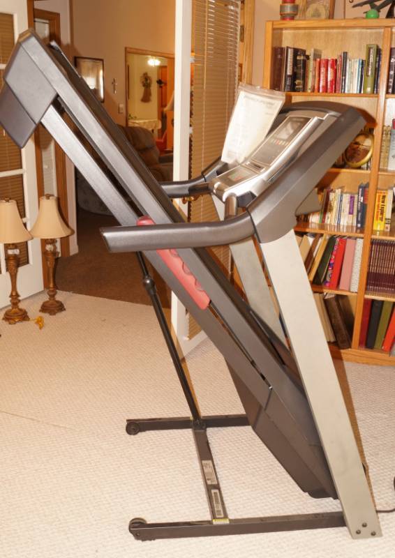 lot 2691 image: Pro-Form ifit Treadmill - All books and manuals - WORKS - Folds when not in use - see pics