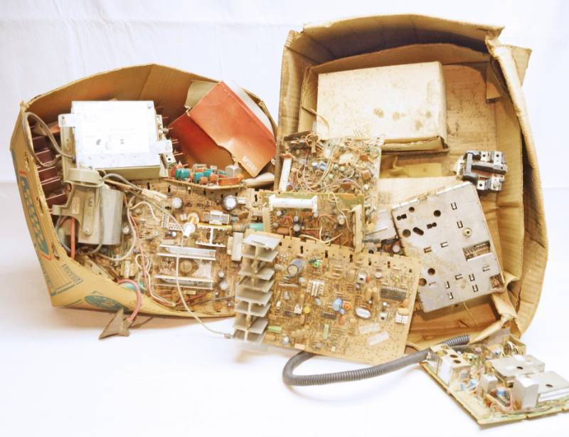 lot 2207 image: Box of Vintage Electronic Boards - Great for the tinkerer, collector, decorator or scrapper
