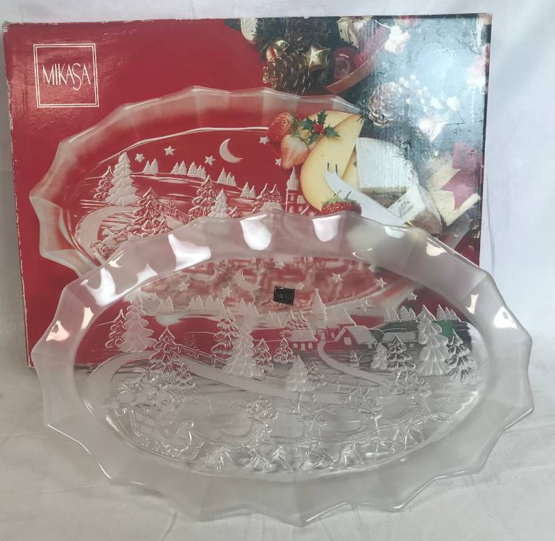 lot 3459 image: Mikasa CRYSTAL made in Germany  - Sold at Dillards - Silent Night Oval Canape 17