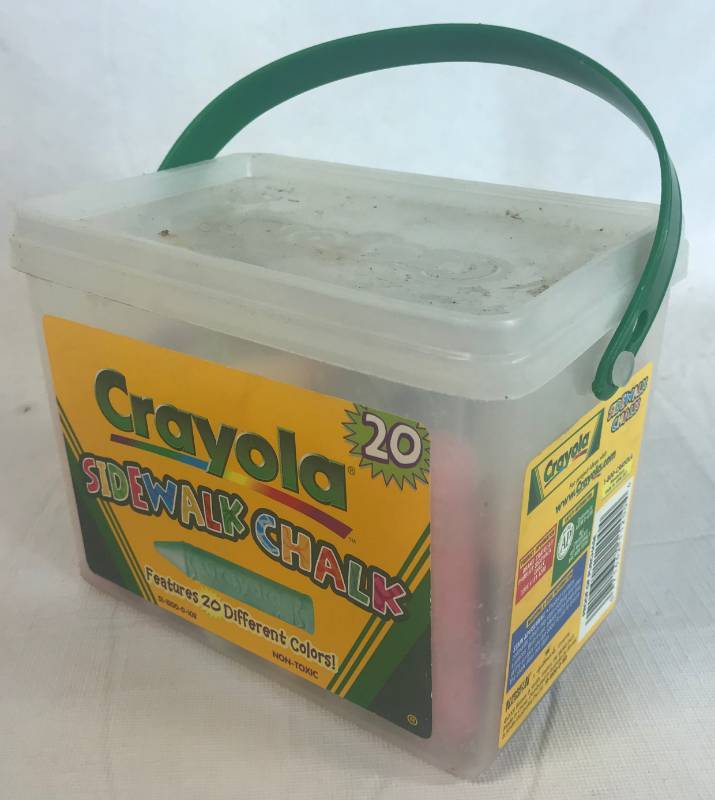 lot 3487 image: Bucket of Crayola Sidewalk Chalk