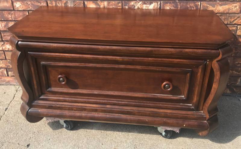 lot 3498 image: Nice Aico Dresser with Cedar Lined Drawer - Amini Innovation, Corp.