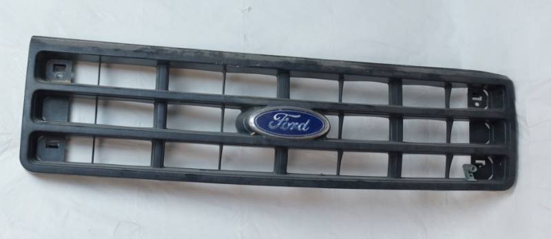 lot 1434 image: CAR PARTS - Ford F150 1988 Grille  E7TB-8150-AD