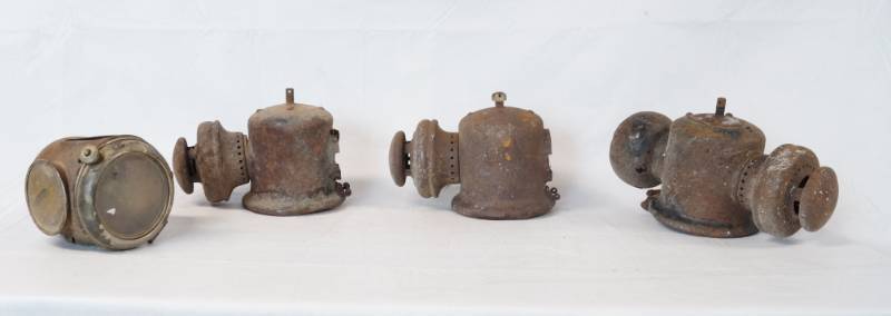 lot 1442 image: Antique Auto - Carriage - Buggy - Brass and Metal Lantern Lamps