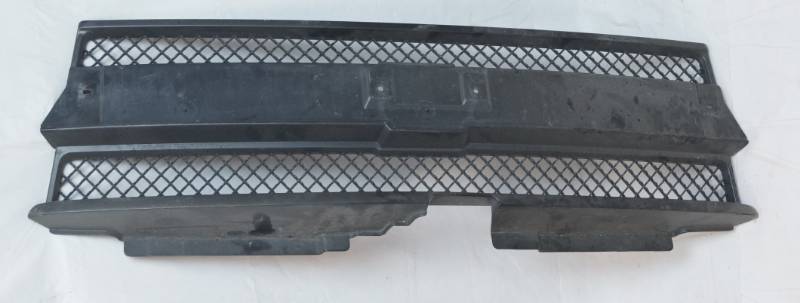 lot 1448 image: CAR PARTS - GENUINE GM INNER GRILLE 10358107
